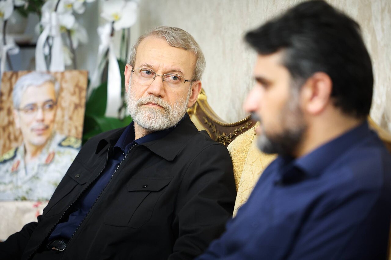 دیدار علی لاریجانی با خانواده شهید باقری + تصاویر