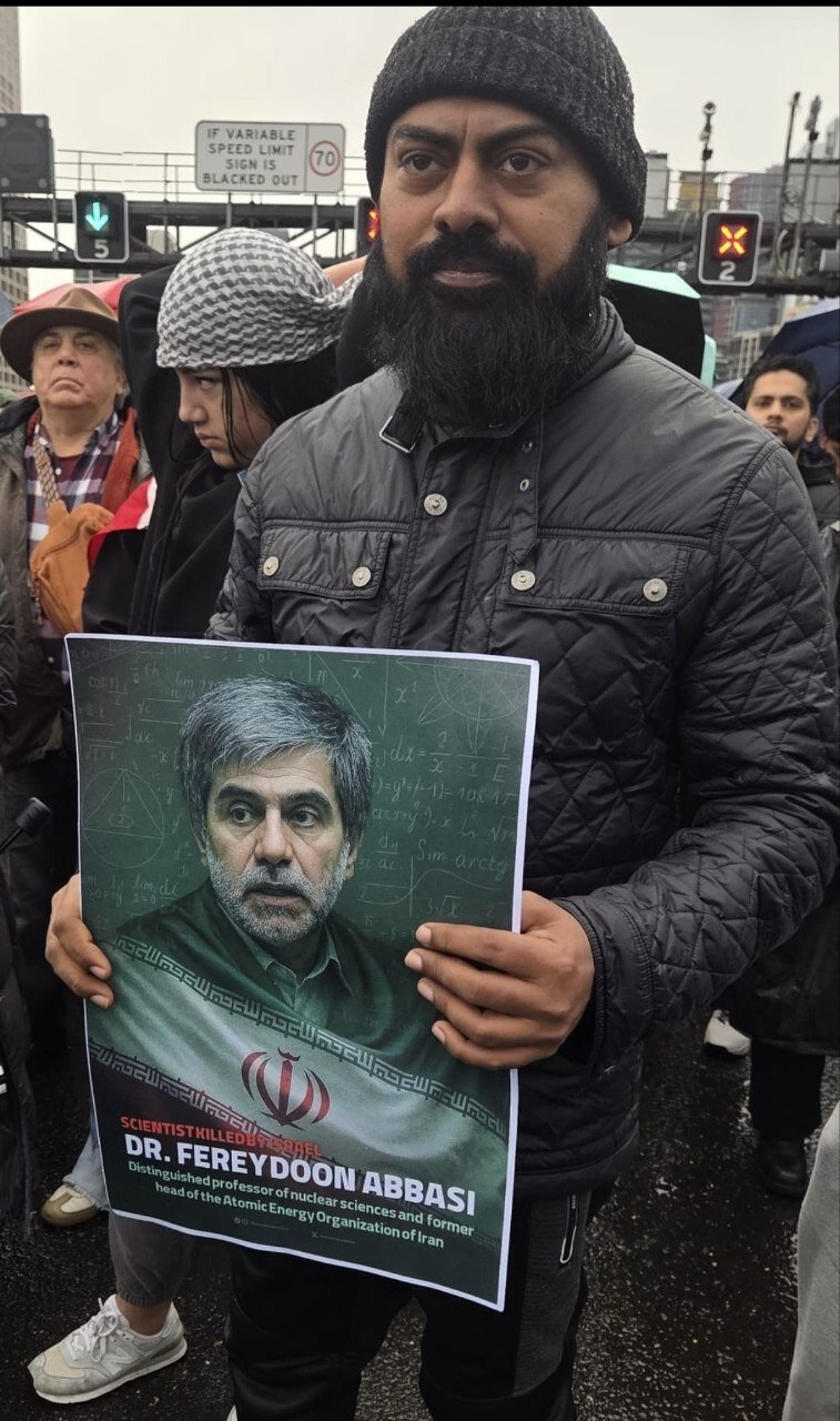 چرا عکس‌های شهید عباسی و رهبر انقلاب در این تظاهرات در استرالیا در دست گرفته شد + تصاویر