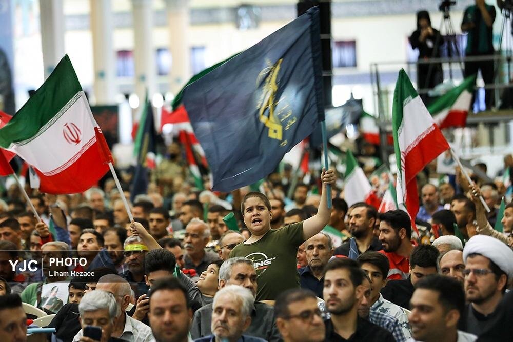 سلام و علیک فرمانده ارشد نیروی قدس سپاه با زینب سلیمانی/ تصاویری از معاونین دولت رئیسی در مراسم اربعین شهدای حمله اسرائیل