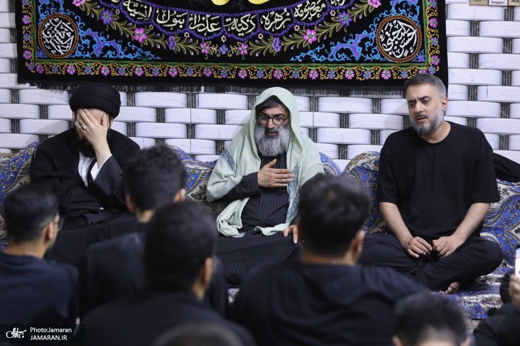 حضور سید علی خمینی در موکب ریحانهالنبی با مداحی پویانفر+تصویر