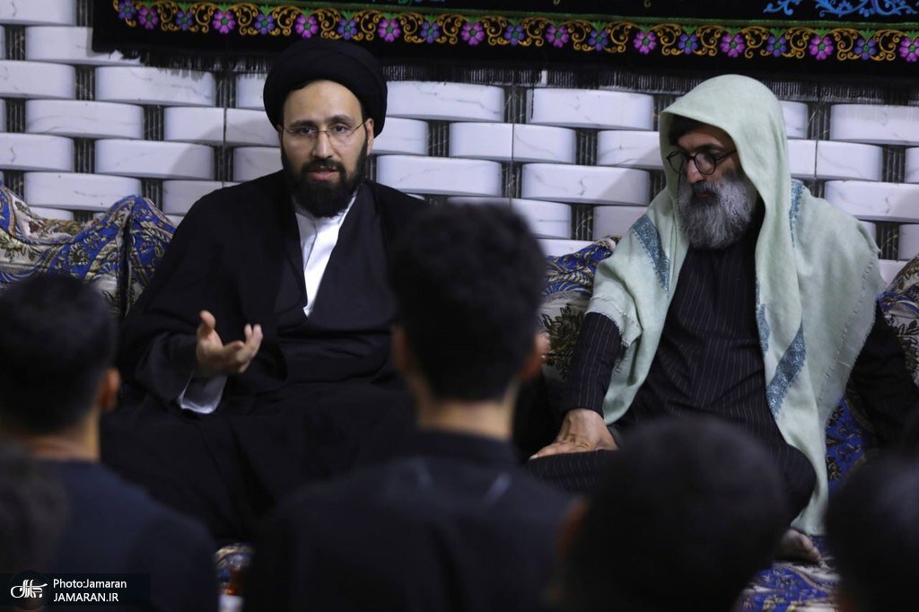 حضور سید علی خمینی در موکب ریحانهالنبی با مداحی پویانفر+تصویر