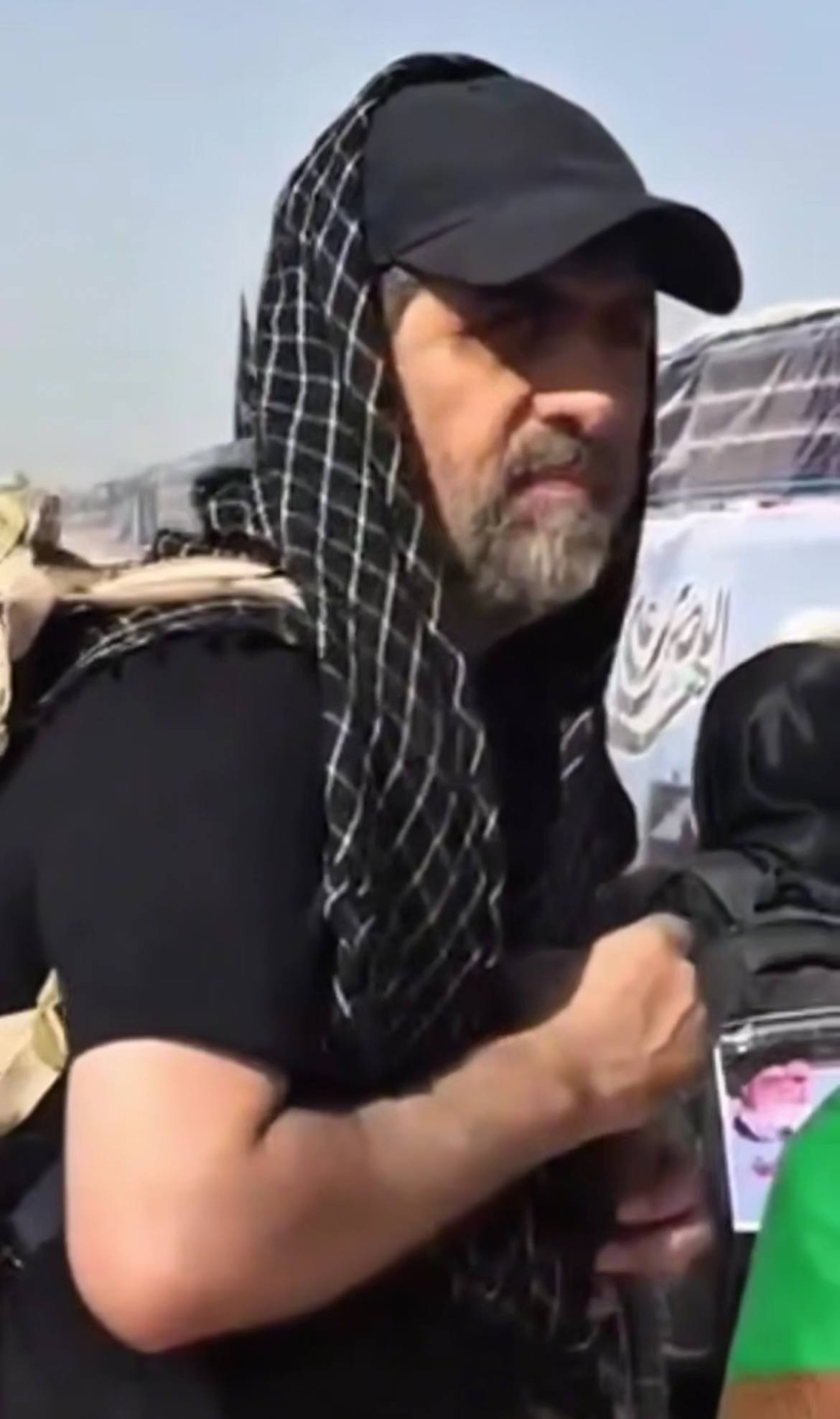 تصاویری از حضور حاج رمضان در پیاده‌روی اربعین/ شهید ایزدی مسئول کدام بخش از نیروی قدس بود؟