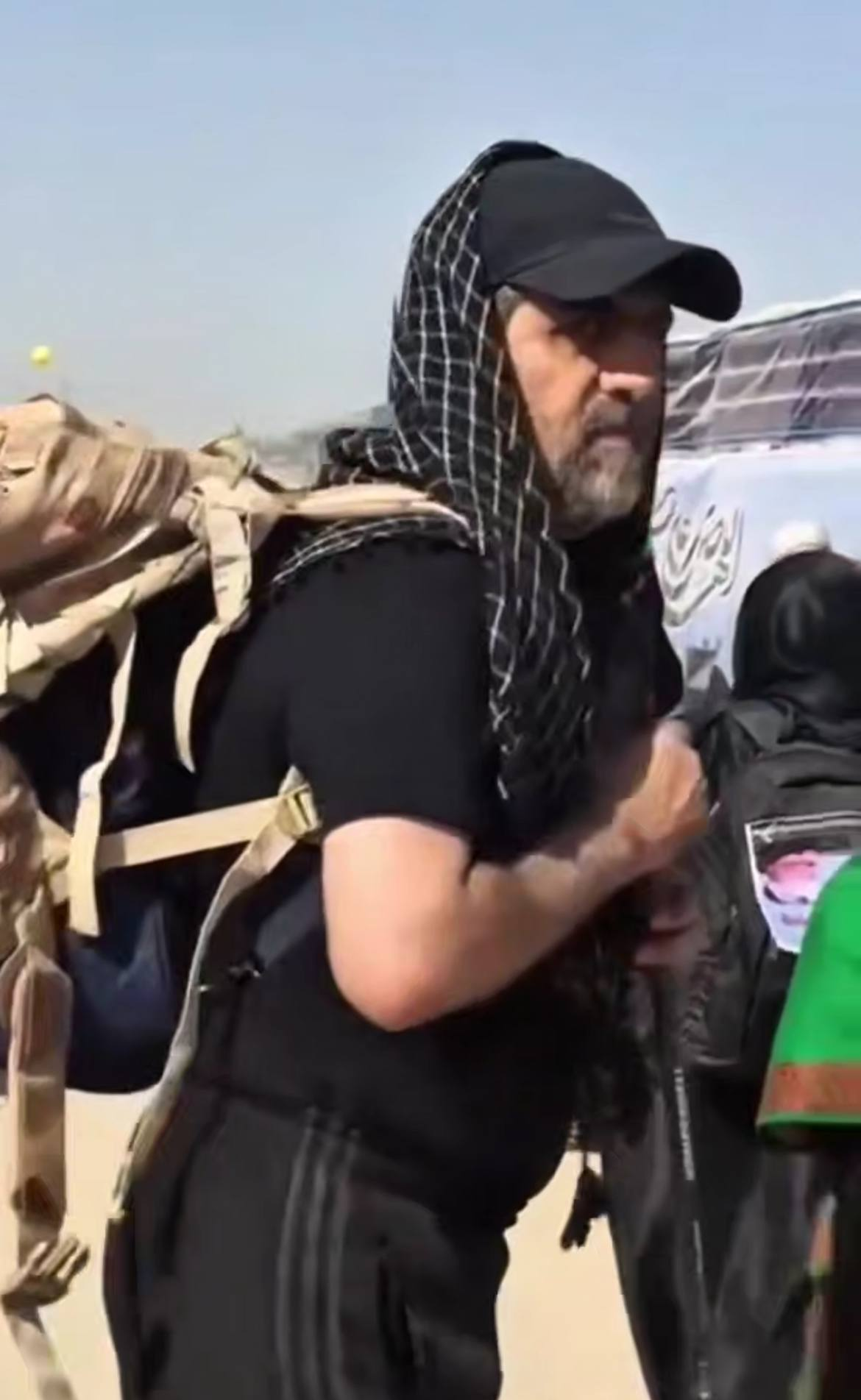 تصاویری از حضور حاج رمضان در پیاده‌روی اربعین/ شهید ایزدی مسئول کدام بخش از نیروی قدس بود؟