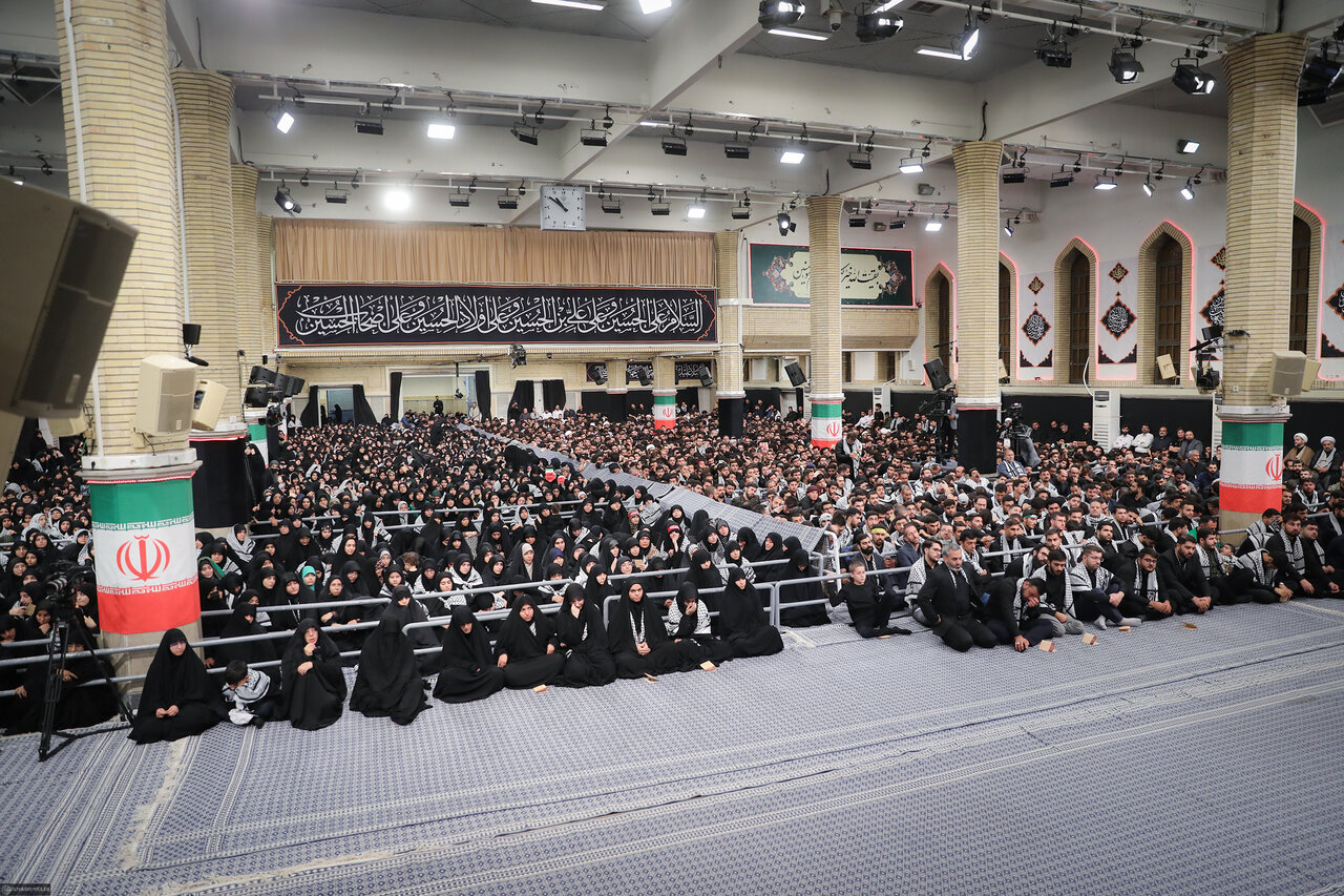 تصاویری از برگزاری مراسم عزاداری اربعین در حسینیه امام خمینی/ مداح مراسم چه کسی بود؟