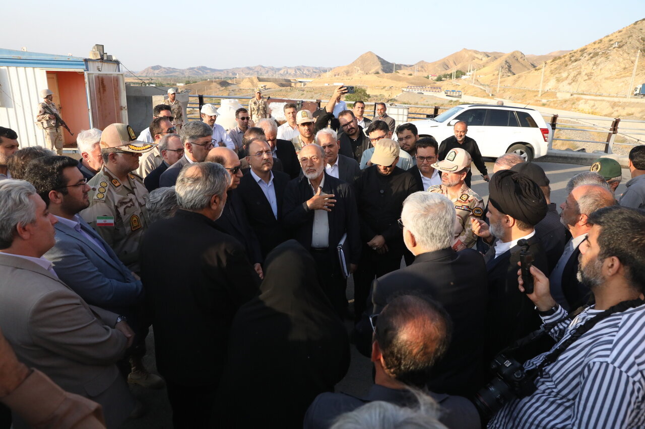 بازدید اعضای کمیسیون امنیت ملی از نقطه صفر مرزی ایران و آذربایجان/ رصد و پایش نواحی مرزی و کنترل آن چگونه انجام می شود؟ + تصویر