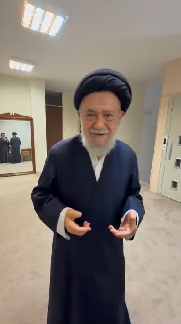 ابطحی و موسوی خوئینی در آینه در پاریس/موسوی خوئینی: آقای ابطحی عکس مرا از توی آینه میگیرید؟ + تصویر