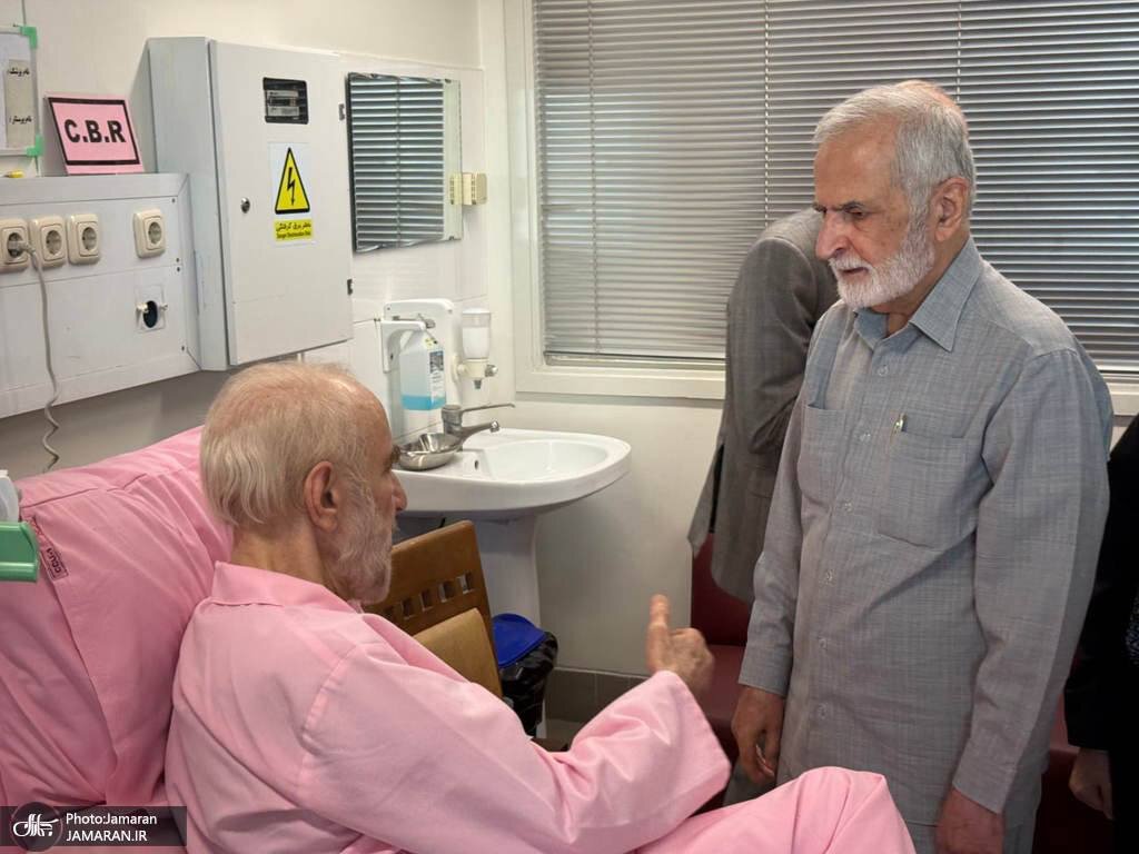 عیادت کمال خرازی از سیدمحمد خاتمی/ دیدار وزیر دولت اصلاحات با رییس دولت اصلاحات + عکس