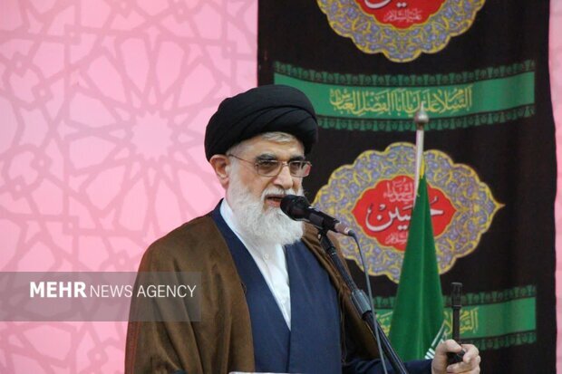 امام جمعه بخش مرکزی یزد: برخی از خواسته‌های جبهه اصلاحات مطالبات دشمن است / امام جمعه ایلام: پیشنهاد تعلیق غنی سازی همان مسیری است که لیبی رفت