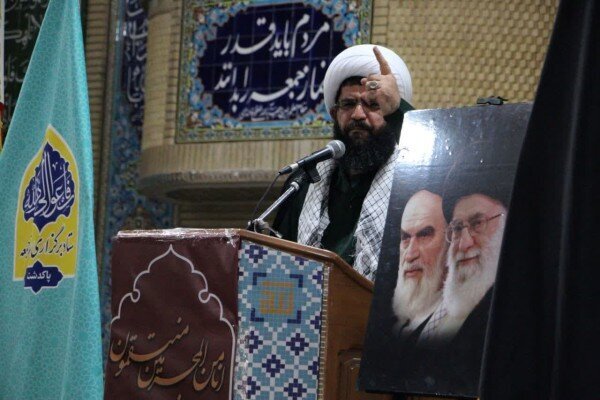 امام جمعه زنجان:ایران ظرفیت تبدیل شدن به گلوگاه ژئوپلتیک منطقه را دارد/امام جمعه پاکدشت:تقلیل نقش و اهمیت سپاه، در بیانیه سیاسی اخیر نمک نشناسی است