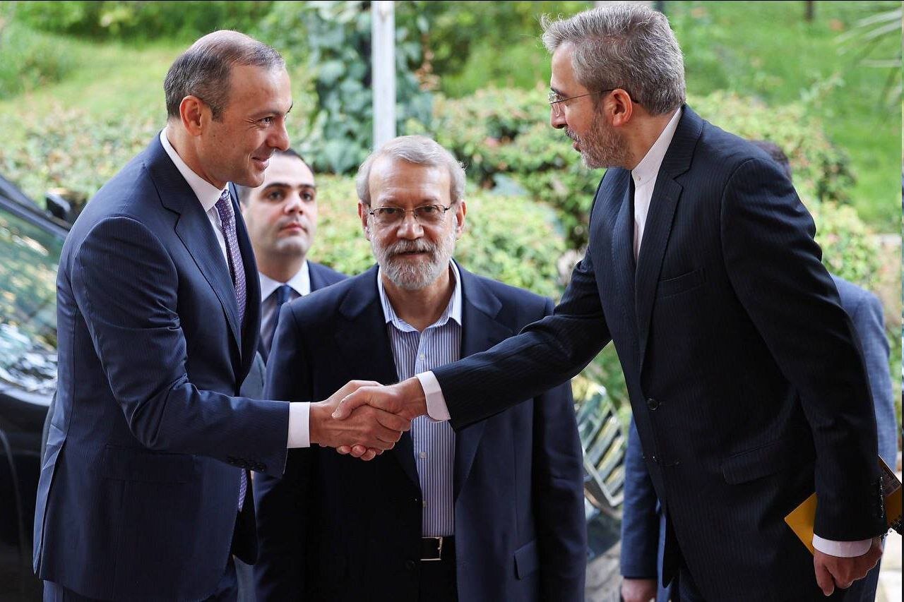 اولین حضور علی باقری در یک دیدار دیپلماتیک در جایگاه معاونت دبیرخانه شعام+تصویر