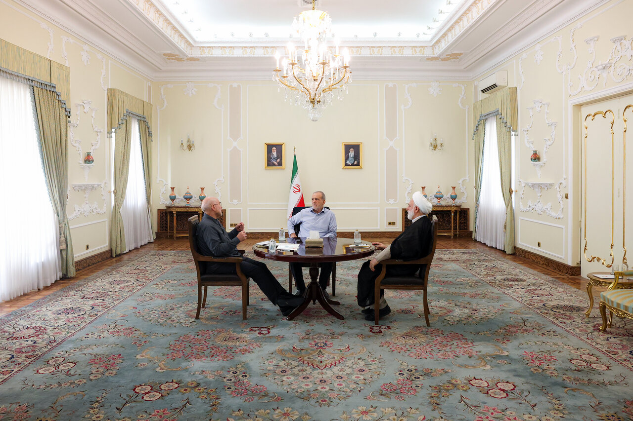 برگزاری جلسه سران قوا به میزبانی دولت/ تیپ خاص پزشکیان در جلسه + تصویر