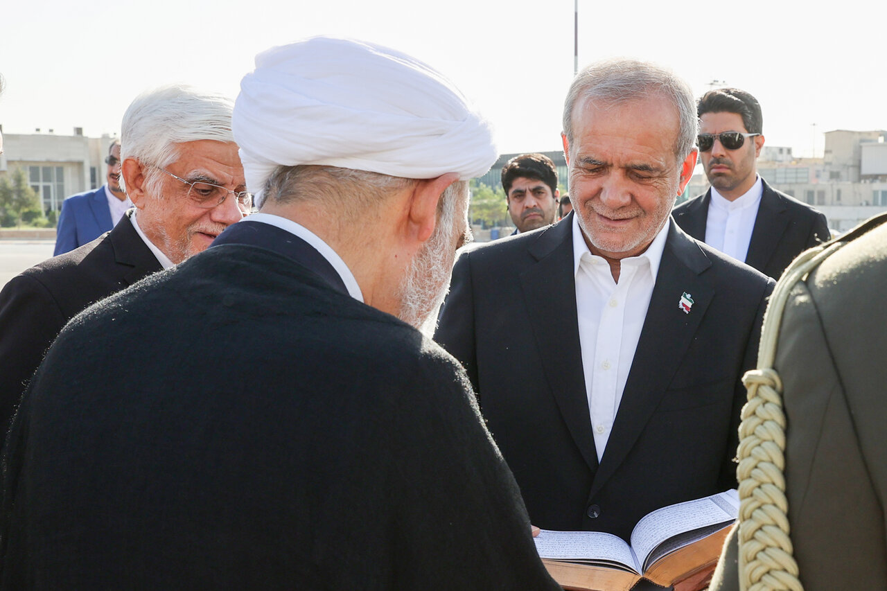 پزشکیان دوباره استخاره کرد؟/ عکس خاص رییس جمهور در مراسم بدرقه به چین