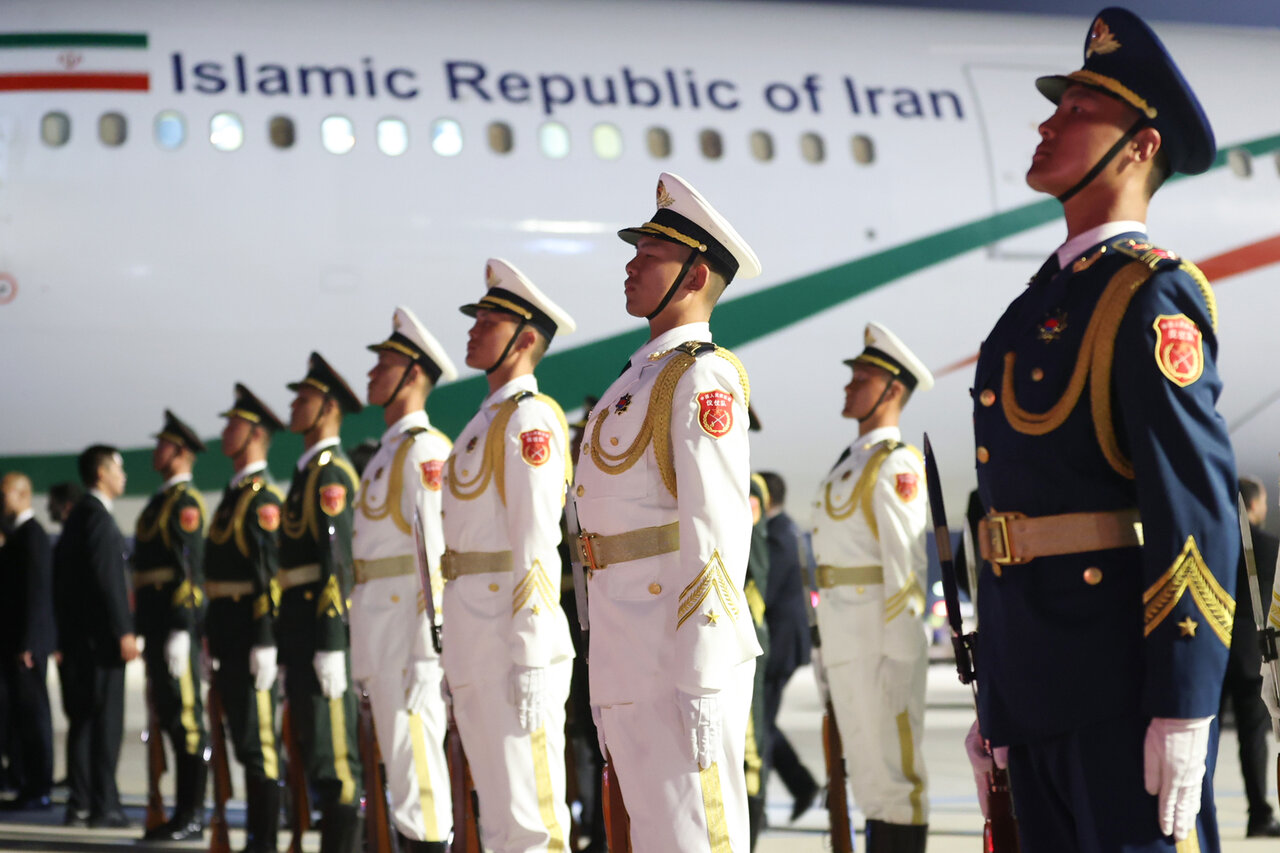 تصاویری از استقبال مقامات عالی‌رتبه چینی از پزشکیان