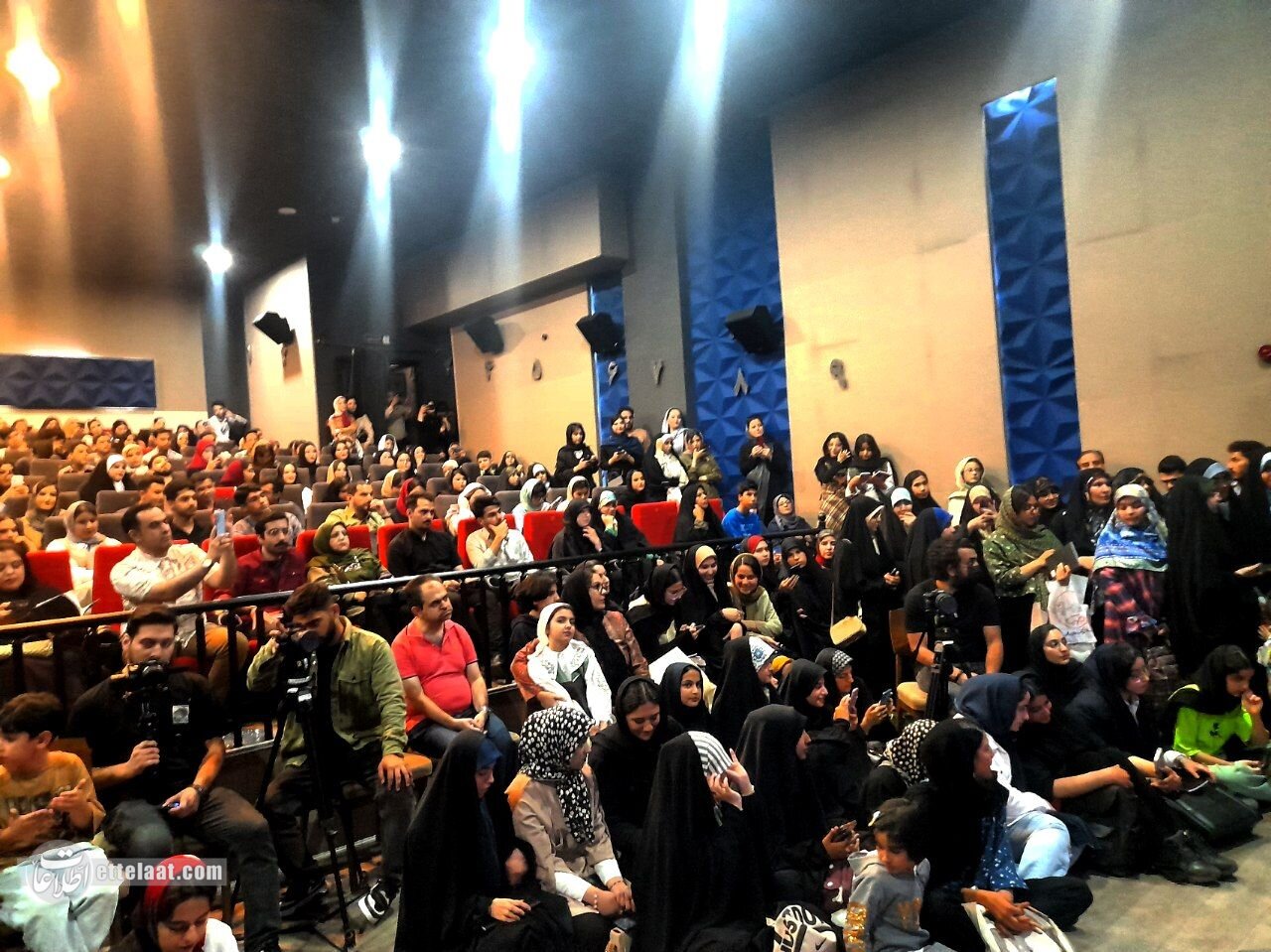 برق در جشن کتاب رفت؛ فاضل نظری شعر خواند +تصاویر