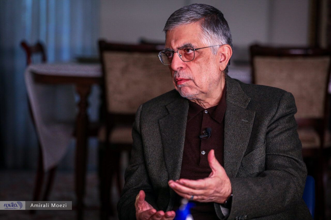 وزارت خارجه از افراد دولت رئیسی تشکیل شده است/ تهدید وزرا شبیه جنگ و دعواهای حسینقلی خانی است / مگر امیرعبداللهیان و باقری گزارشی به مجلس می دادند؟