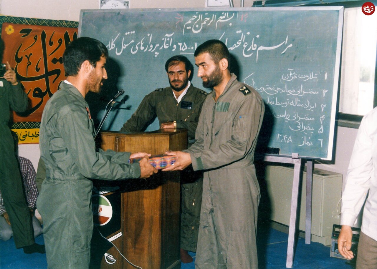عکس/ سرلشکر بابایی در مراسم فارغ‌التحصیلی دانشجویان خلبانی؛ دهه ۶۰