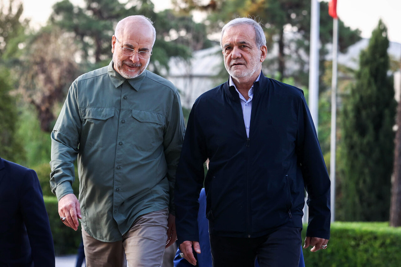 عکسی متفاوت از پزشکیان و قالیباف/ نگاه معنی دار رئیس جمهور به نماینده نزدیک به زاکانی+ تصاویر