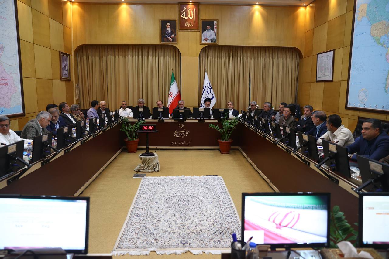 تصاویر نشست اضطراری کمیسیون امنیت ملی مجلس/ نبویان و عراقچی همنشین شدند