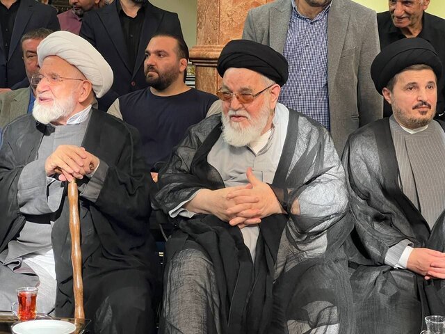 اولین حضور مهدی کروبی در یک مراسم عمومی/ سیدمحمد خاتمی و سیدحسن خمینی هم بودند + عکس