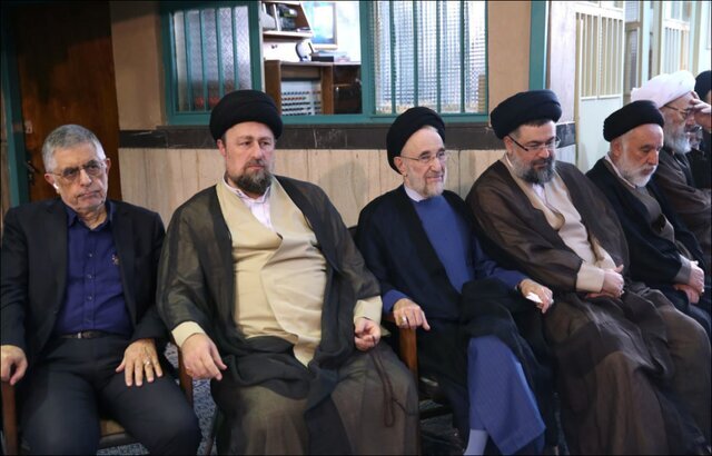 اولین حضور مهدی کروبی در یک مراسم عمومی/ سیدمحمد خاتمی و سیدحسن خمینی هم بودند + عکس