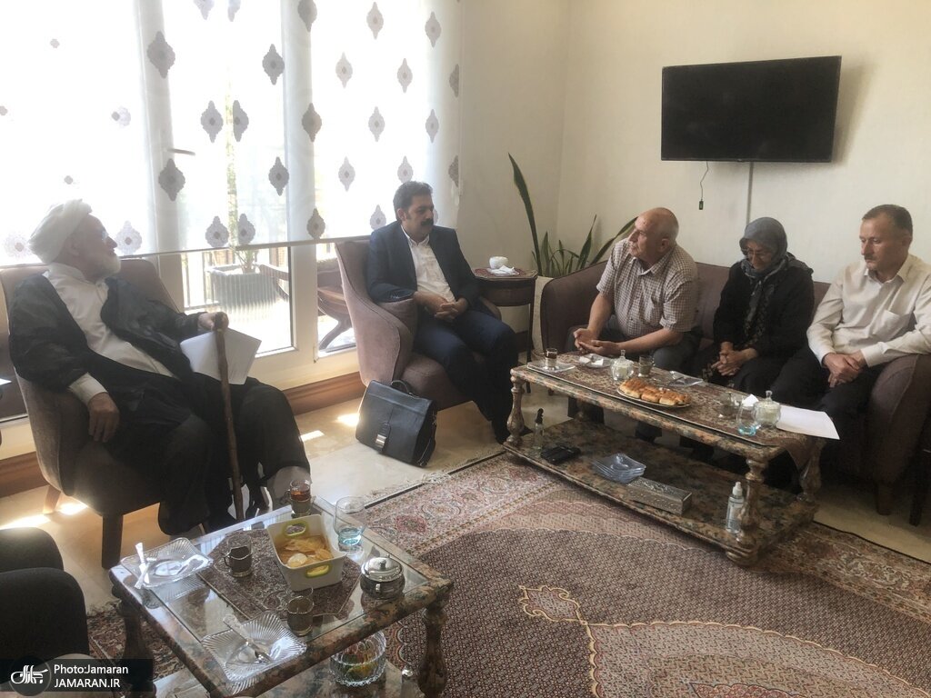 درخواست ویژه مهدی کروبی از رئیس قوه قضائیه/ مهدی کروبی با خانواده پخشان عزیزی دیدار کرد+ عکس