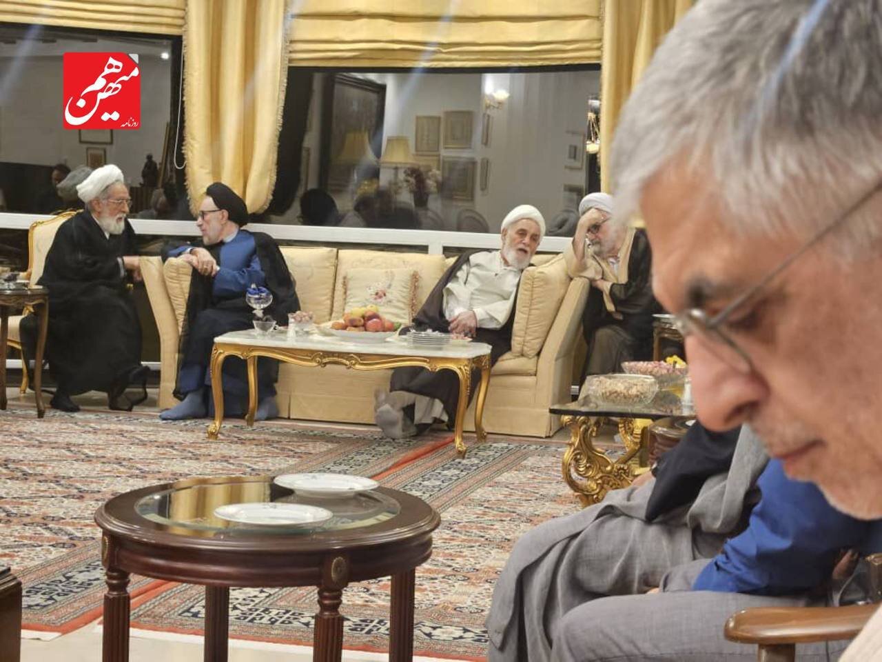 دیدار چهره‌های روحانی و سیاسی در منزل کرباسچی/ خاتمی و کروبی هم حضور داشتند+تصویر