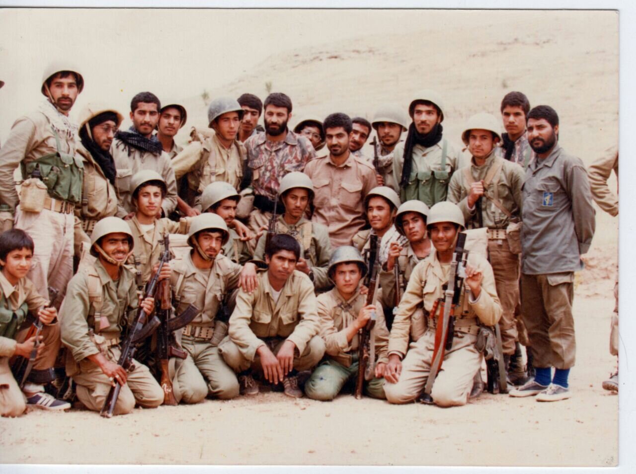 تصویری دیده نشده از سردار سلیمانی در کنار رزمندگان افغانستانی