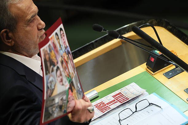 تصاویری که پزشکیان در سازمان ملل به رهبران کشورهای جهان نشان داد + عکس