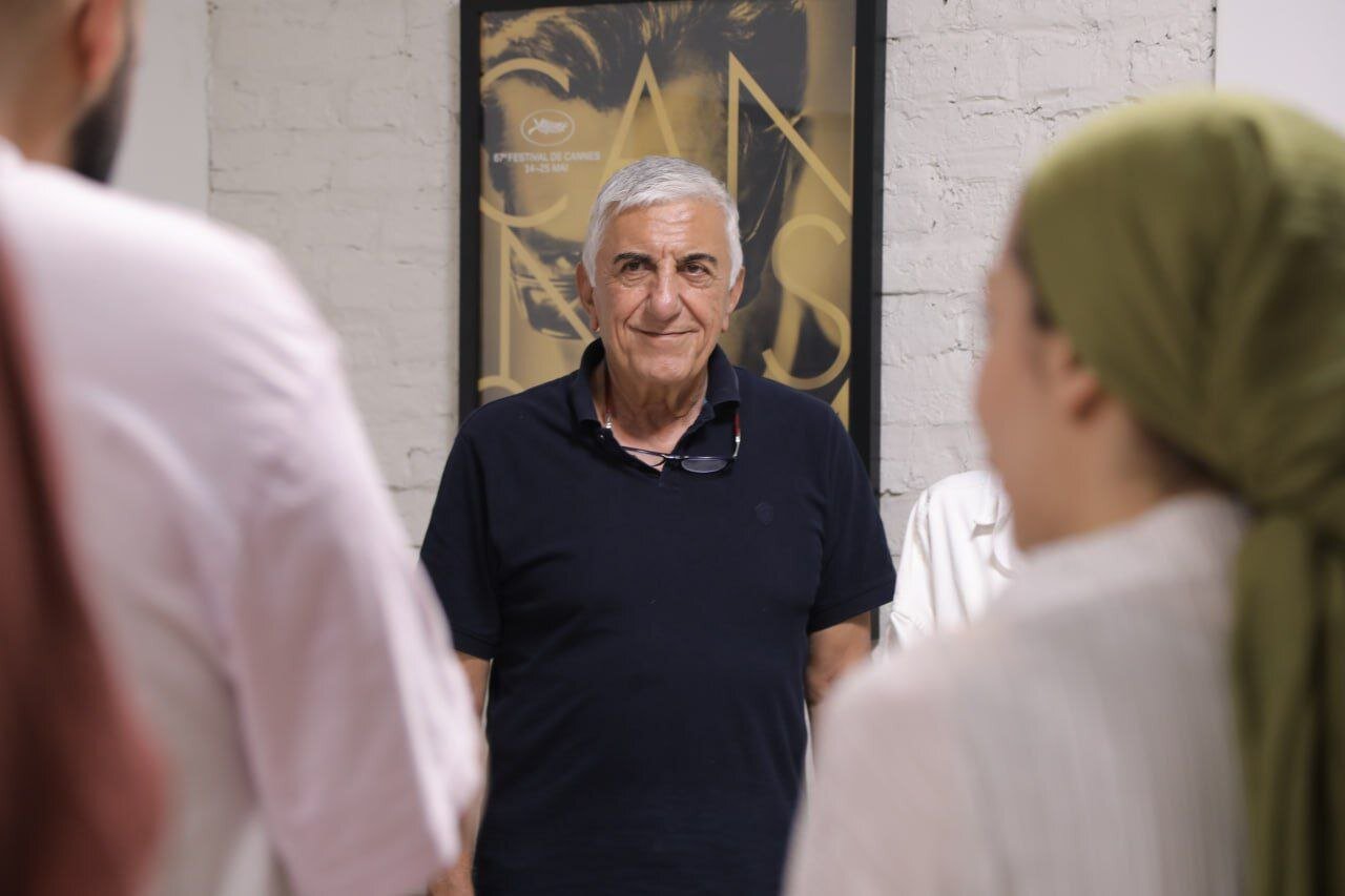 رضا کیانیان: با بازیگری بر خجالتی بودنم غلبه کردم / آدم‌ها همه خاکستری هستند