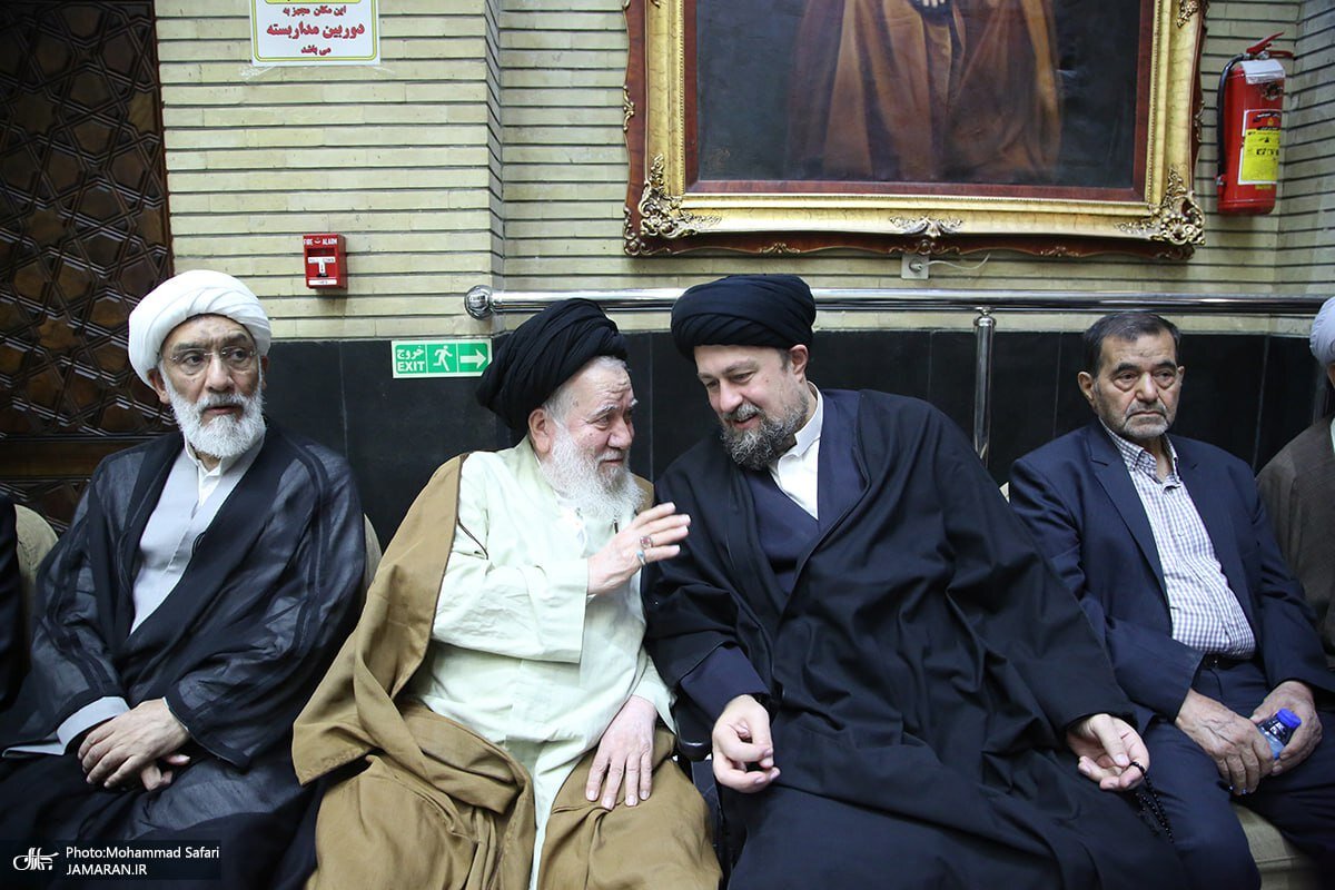 حضور کمال خرازی و مخبر و طائب و استقبال حدادعادل از سیدحسن خمینی +گزارش تصویری از مراسم ختم مادر شهید حدادعادل