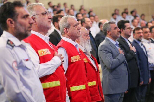 تصاویری از پزشکیان و رقیب انتخاباتیاش در لباسی متفاوت