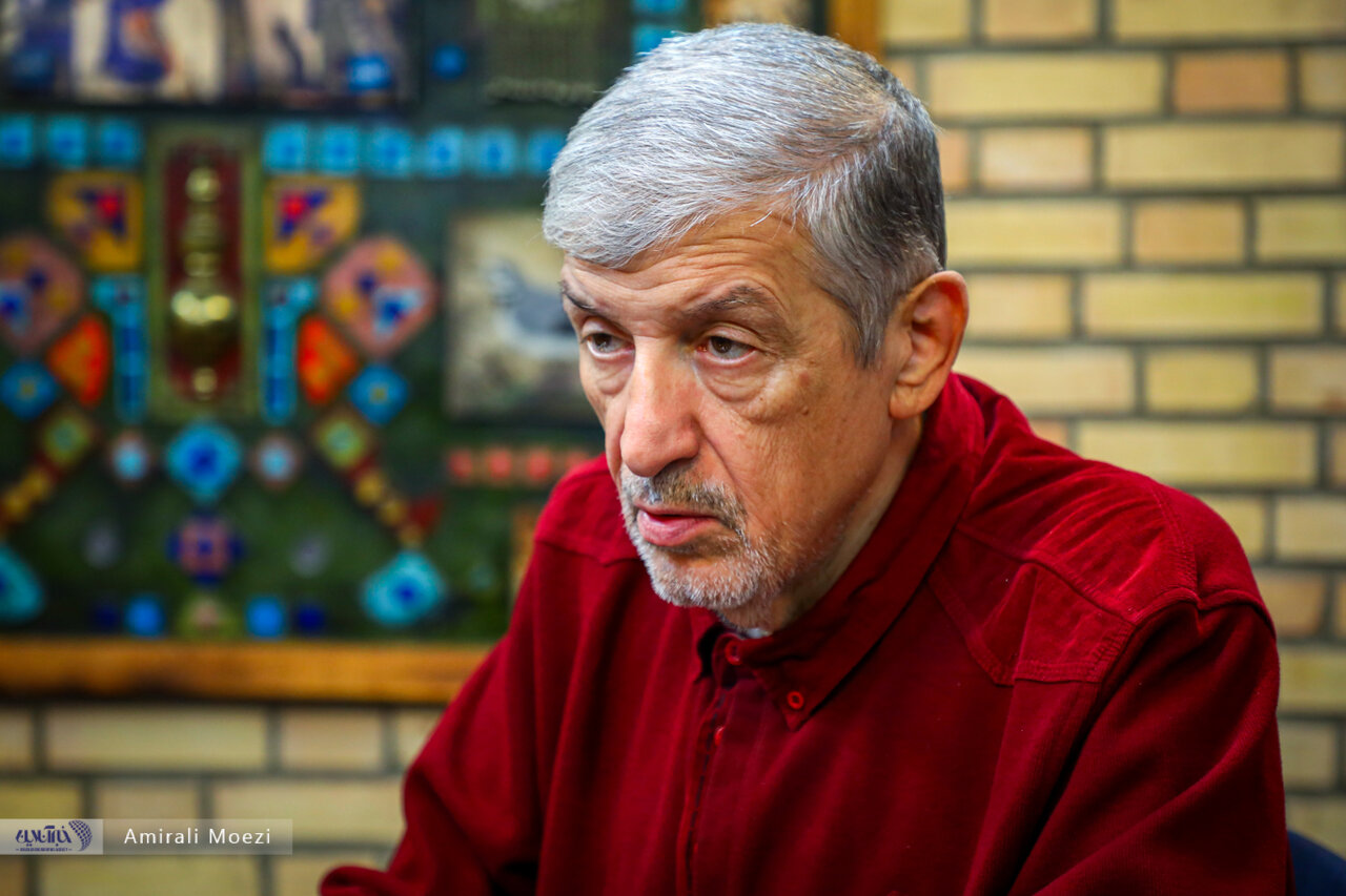 هشدار حقیقت پور درباره طراحان «اتاق وضعیت حجاب»؛ همینها به سفارتخانهها یورش بردند/ زنان بدون حجاب زیادی در مراسم تشییع فرماندهان شهید اشک ریختند