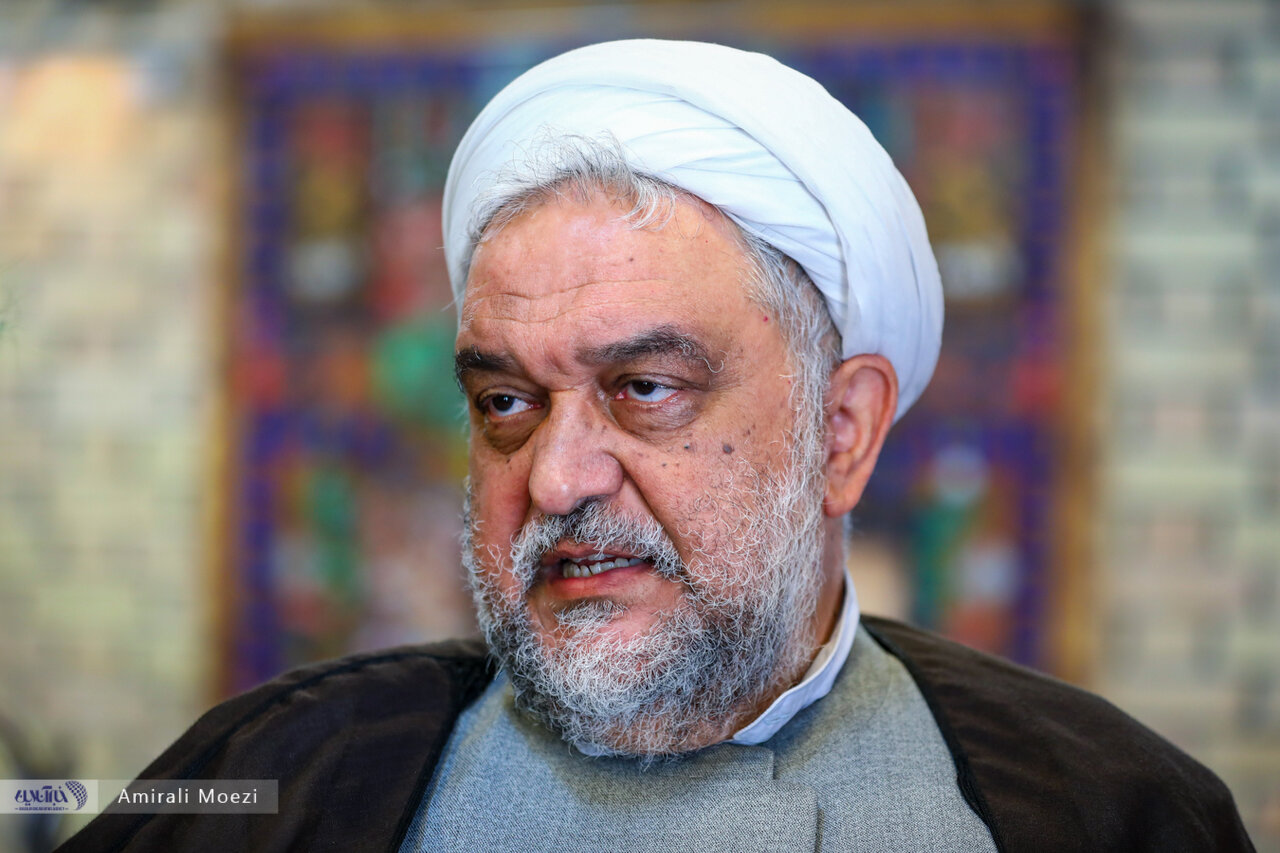 خشم کیهان از جمله پزشکیان درباره گرسنگی مردم/ جعفرزاده: پزشکیان با مردم صادق است/ امیریفر: وضع زندگی آقای شریعتمداری خوب است و از سفره مردم بیخبرند!