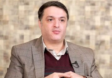 در معیت شاعر؛ روایتی ادبی از رویدادی سیاسی در معیت شاعر؛ روایتی ادبی از رویدادی سیاسی