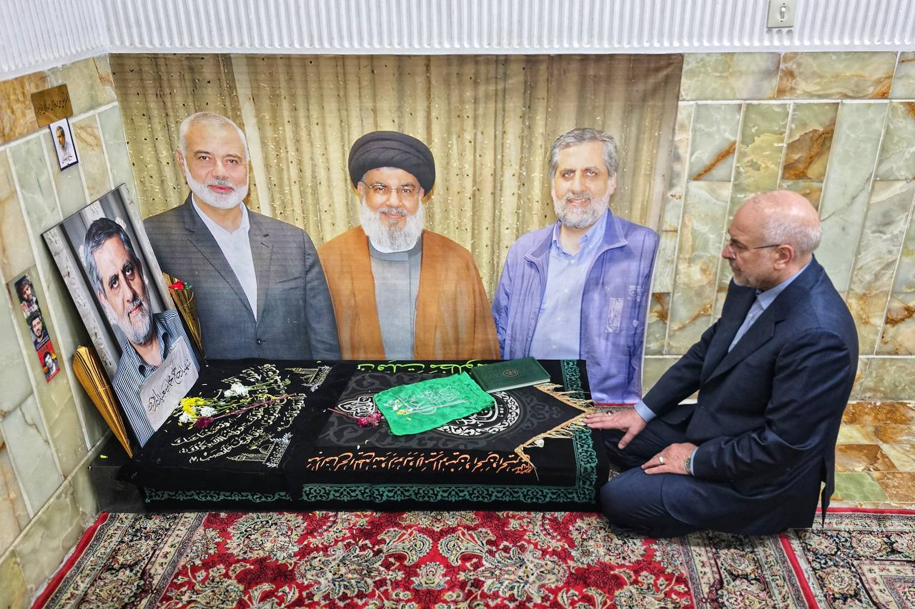 پزشکیان و قالیباف به سفر رفتند/ تصویر قالیباف در زیارت حرم حضرت معصومه (س)