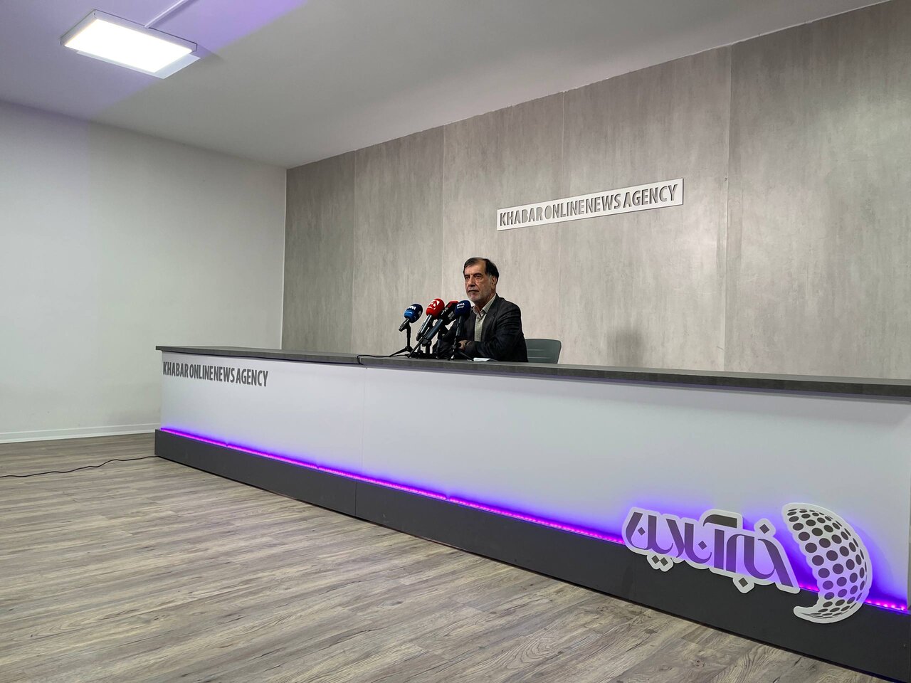 نشست خبری محمدرضا باهنر آغاز شد + تصویر