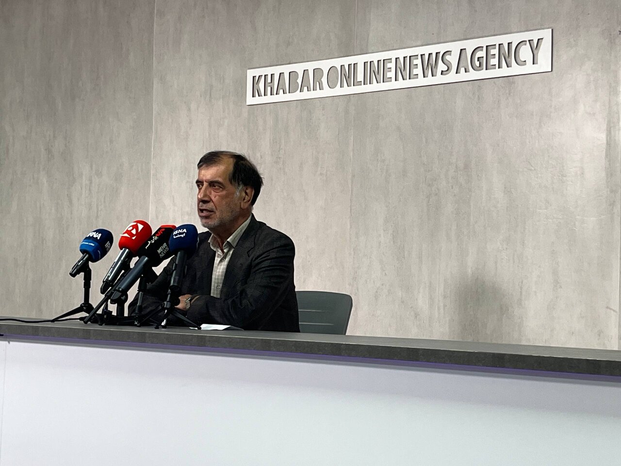 نشست خبری محمدرضا باهنر آغاز شد + تصویر