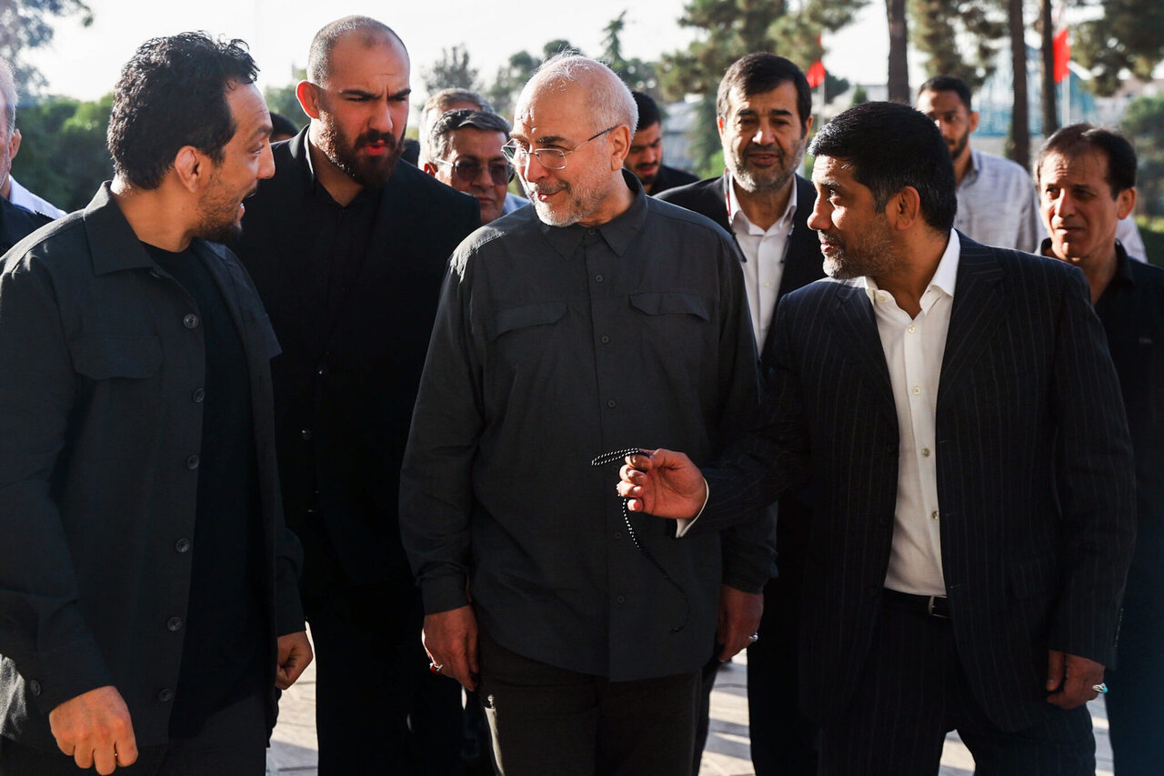 خوش و بش محمدباقر قالیباف با علیرضا دبیر در قاب تصویر