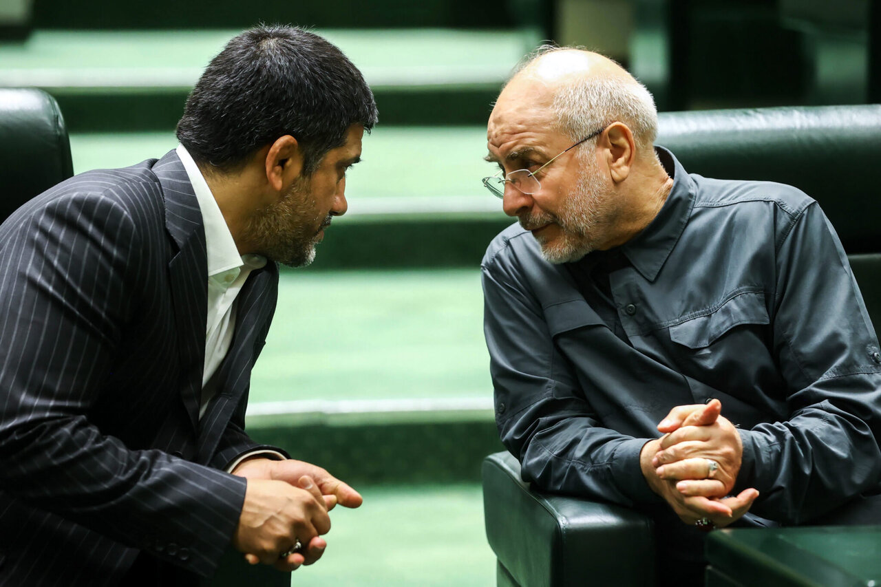 خوش و بش محمدباقر قالیباف با علیرضا دبیر در قاب تصویر