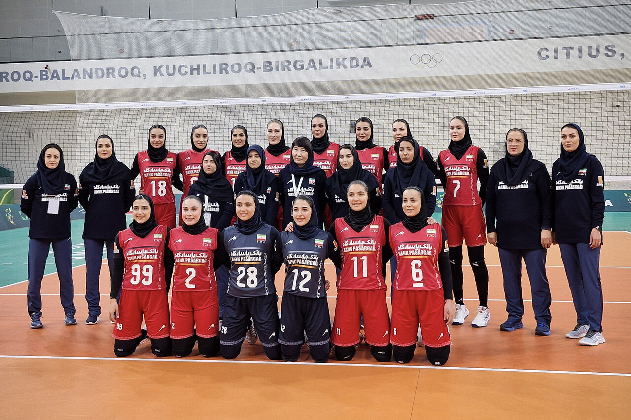 طلای دختران والیبالیست نتیجه غیرت و همدلی بود/ کار زنان به پایان نرسیده است