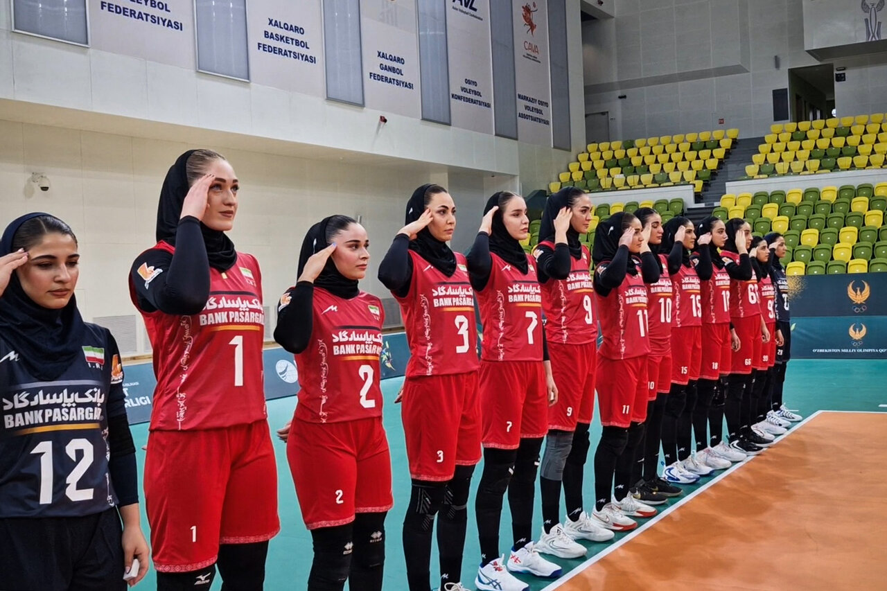 طلای دختران والیبالیست نتیجه غیرت و همدلی بود/ کار زنان به پایان نرسیده است