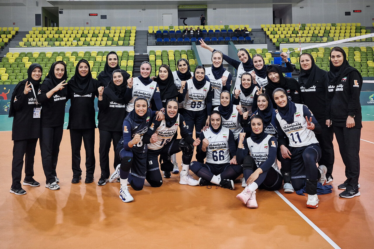طلای دختران والیبالیست نتیجه غیرت و همدلی بود/ کار زنان به پایان نرسیده است