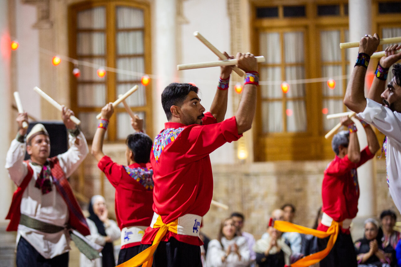 ‌از سیاه‌بازی خردسالان تا اجرای هیجان‌انگیز زوج لافندباز گیلانی| عکس