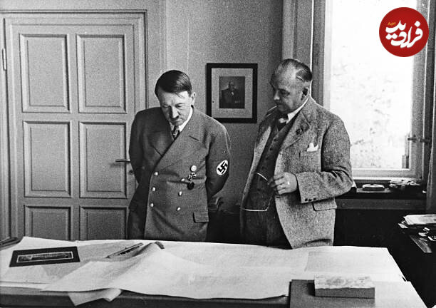 عکس/ هیتلر در حال گفت‌وگو با ولدمار برینکمن در مونیخ؛ سال ۱۳۱۸