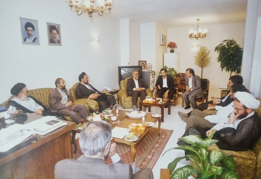 ناگفتههای نفر دوم وزارت ارشاد/ از شبهای شعر گوته تا اختلاف با وزیر آموزش و پرورش و همکاری با موشکی سپاه/ ماجرای دیدار رهبری با مدیران مطبوعات