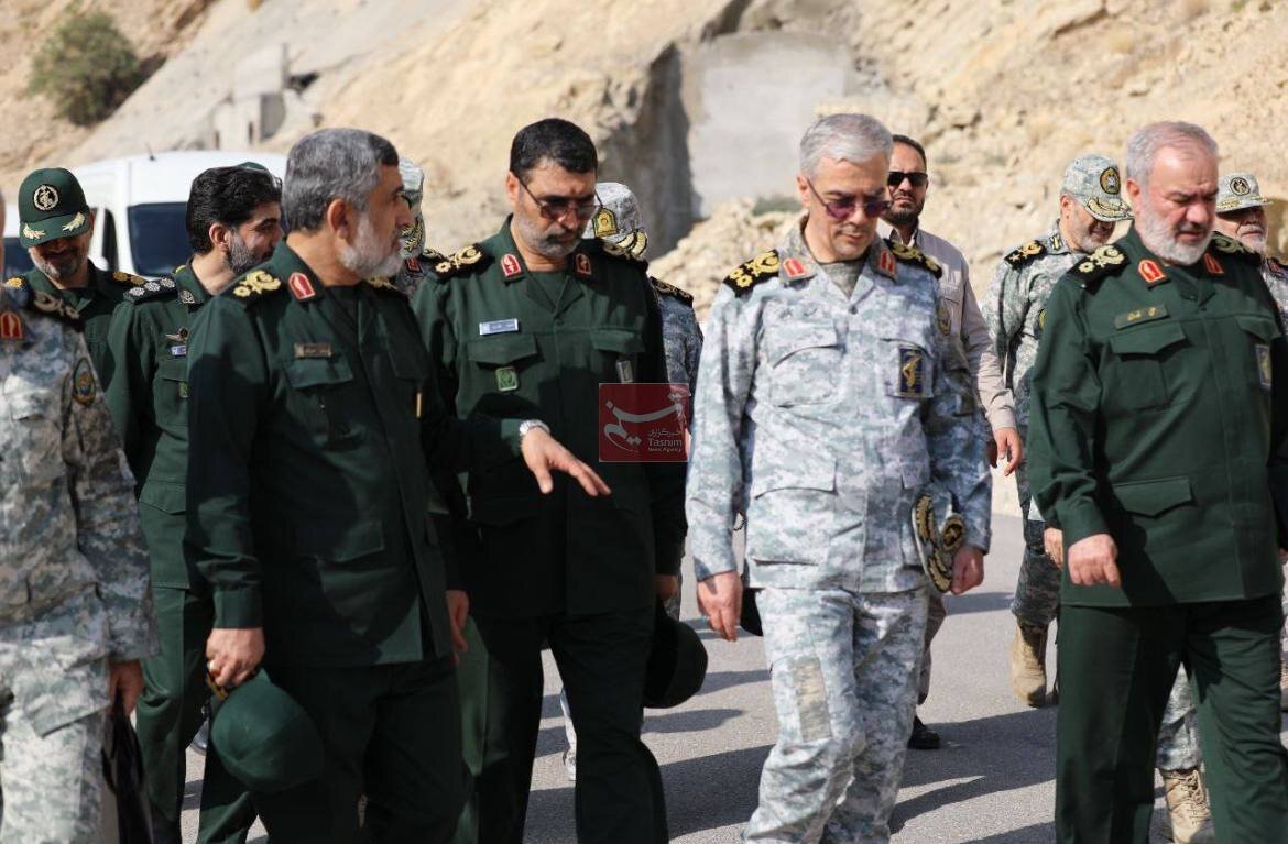 تصویر کمتر دیده شده از سردار باقری و حاجی زاده در مناطق موشکی کشور