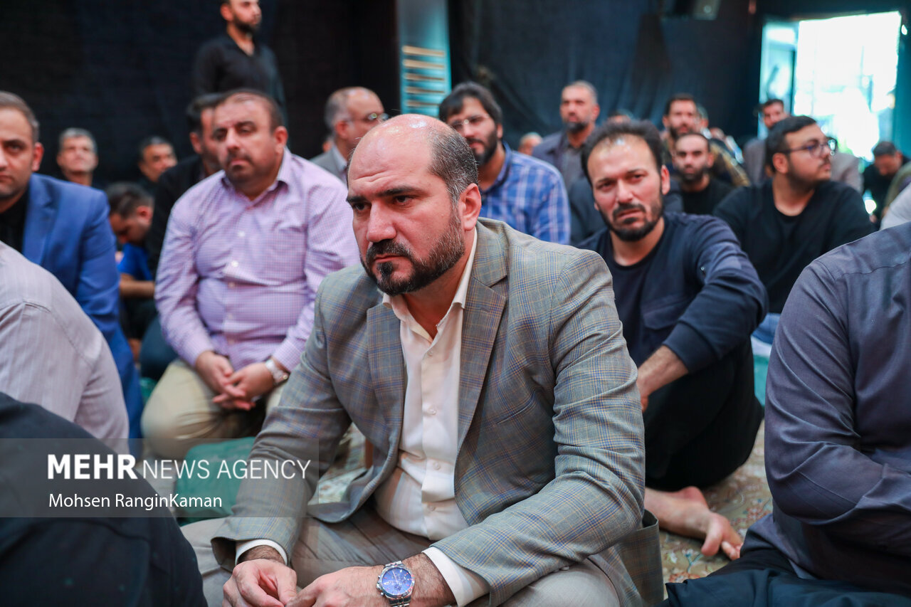 عکسی از رئیس ستاد انتخاباتی سعید جلیلی در مراسم ختم مادر مداح مشعور/ مخبر و دبیر هم آمدند+ تصاویر