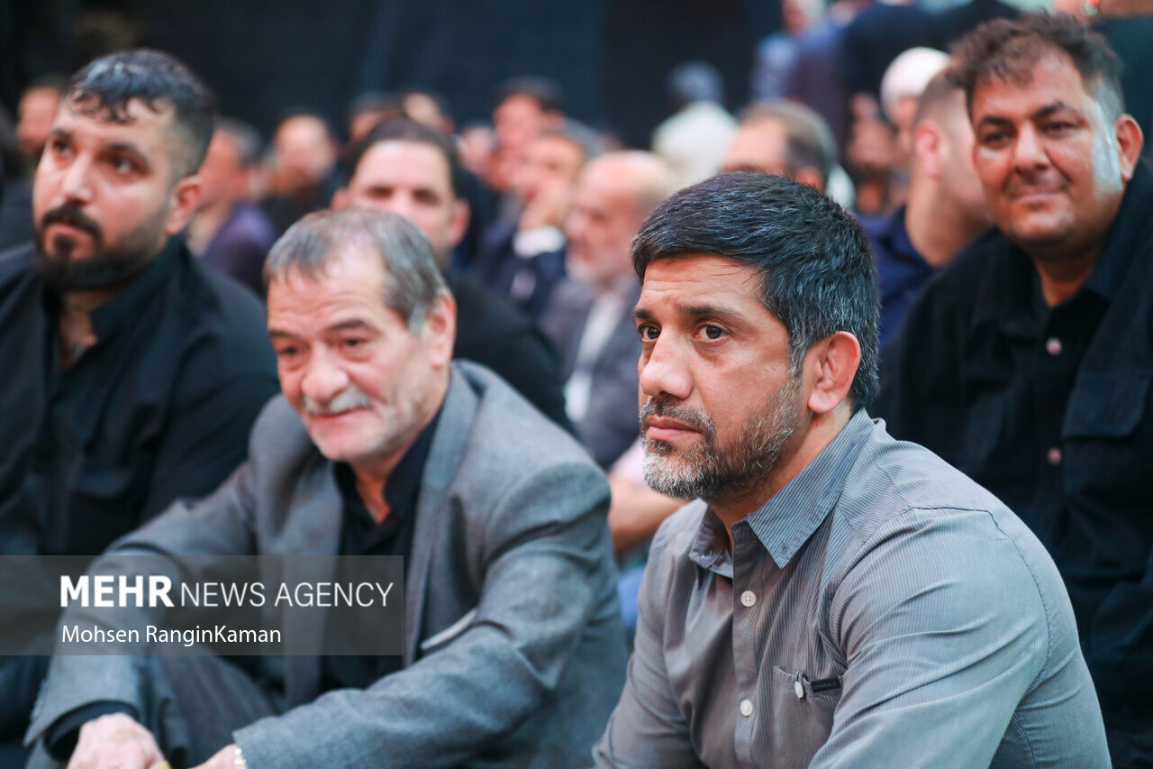 عکسی از رئیس ستاد انتخاباتی سعید جلیلی در مراسم ختم مادر مداح مشعور/ مخبر و دبیر هم آمدند+ تصاویر