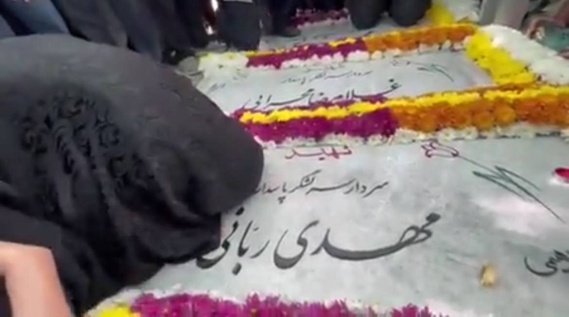 خاطره آخرین تماس شهید ربانی با مادرش/ حضور مادر بر سر مزار پسر، برای اولینبار پس از چند ماه