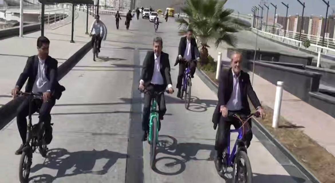 دوچرخه سواری مسعود پزشکیان در مسیر سلامت اصفهان